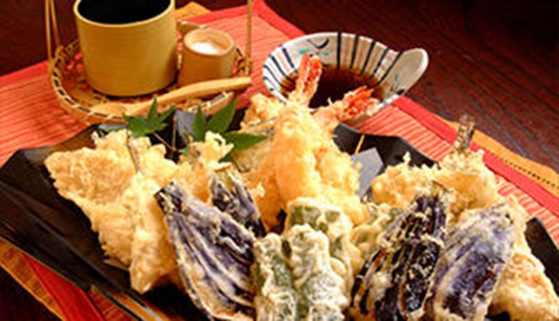 揚げたての天ぷらと舟盛りが自慢