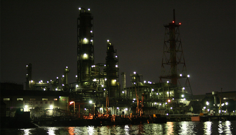 工業地帯の夜景を楽しむ